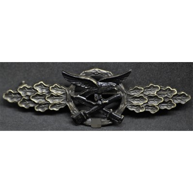 Close Combat Clasp (Bronze)