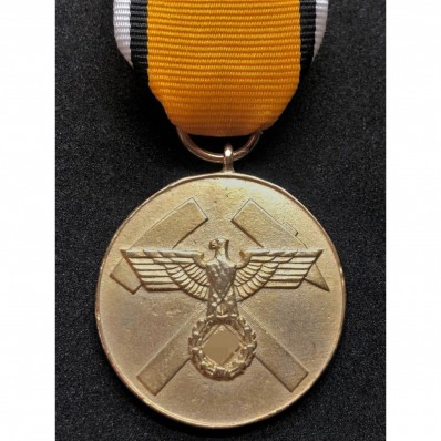 Medal For Merits In Building Trenches (Gold)